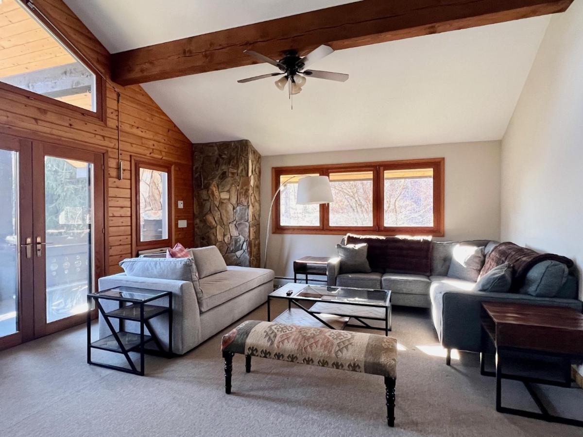 Outland Chalet & Suites Great Smoky Mountains Whittier Habitación foto