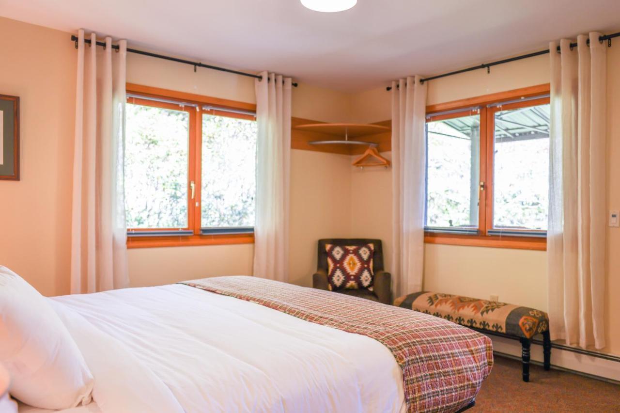 Outland Chalet & Suites Great Smoky Mountains Whittier Habitación foto